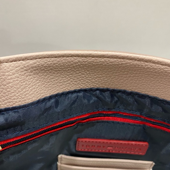 New Tommy HILFiGER - Picture 9 of 10